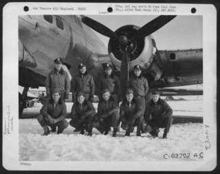 Lt C Pace And Crew 9-1-45.jpg